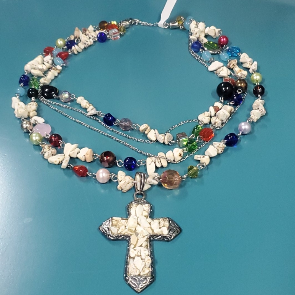 Shell and different stones necklace.